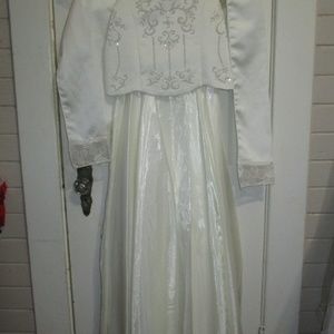 GOOD GIRL.WHITE FORMAL.SEED PEARLS. 16 GIRLS. NWT